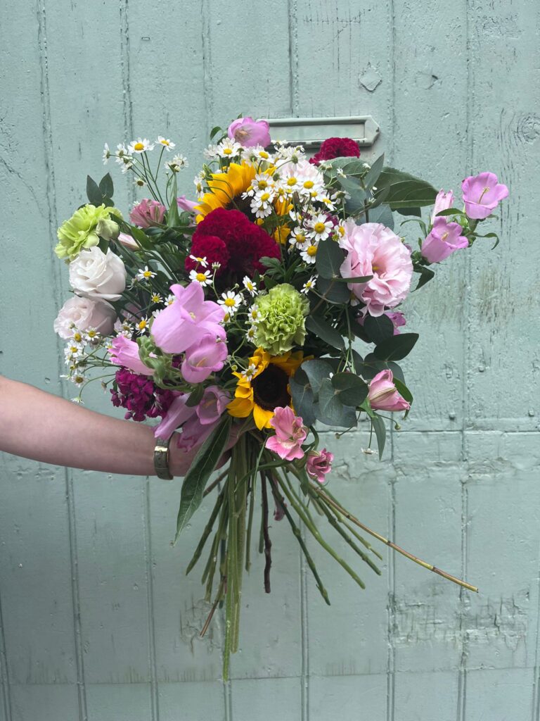 Bouquet de fleurs fraîches - Atelier Armelle Alleton, fleuriste au Mansremerciements Livraison Le Mans gratuite et envoi en France Chronopost