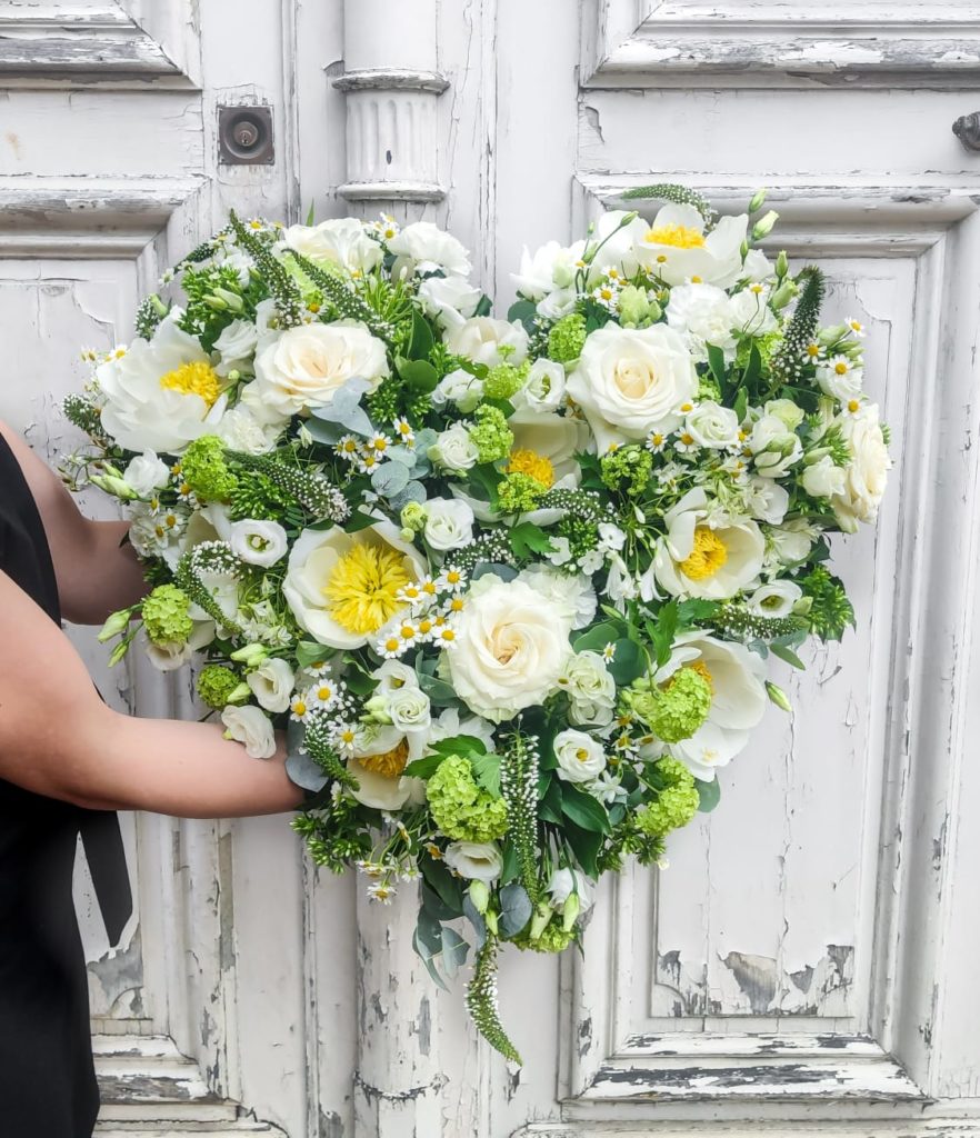coeur de deuil blanc vert multicolore cérémonie deuil Livraison Le Mans gratuite