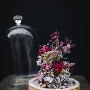 Cloche de fleurs séchées