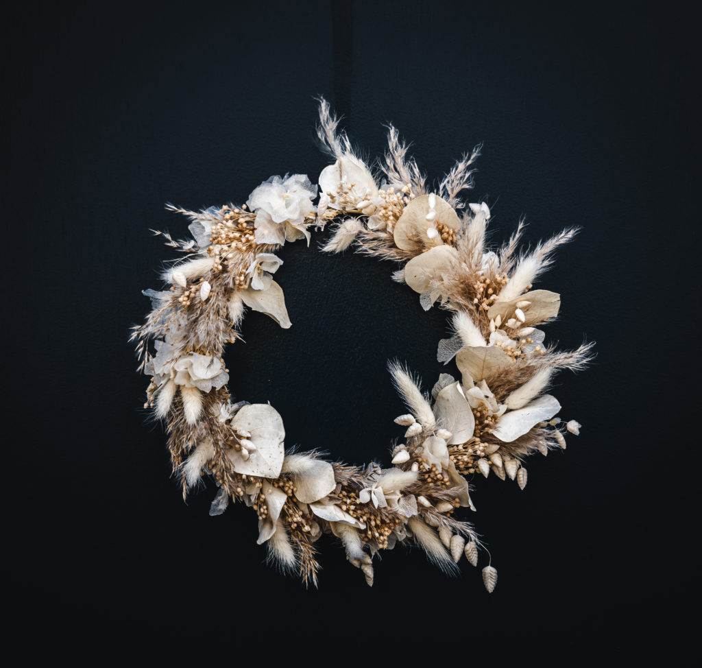 Couronne de fleurs séchées